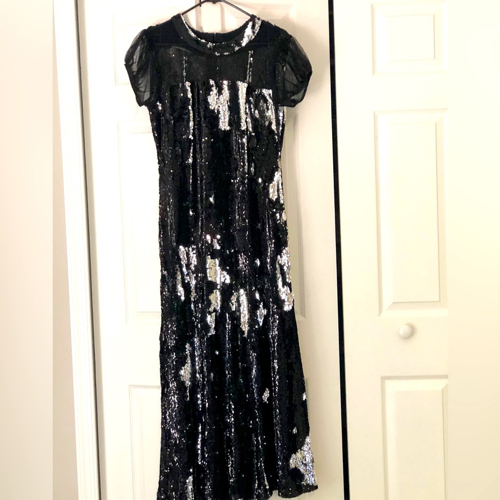 Long sequences black and Silver dresses